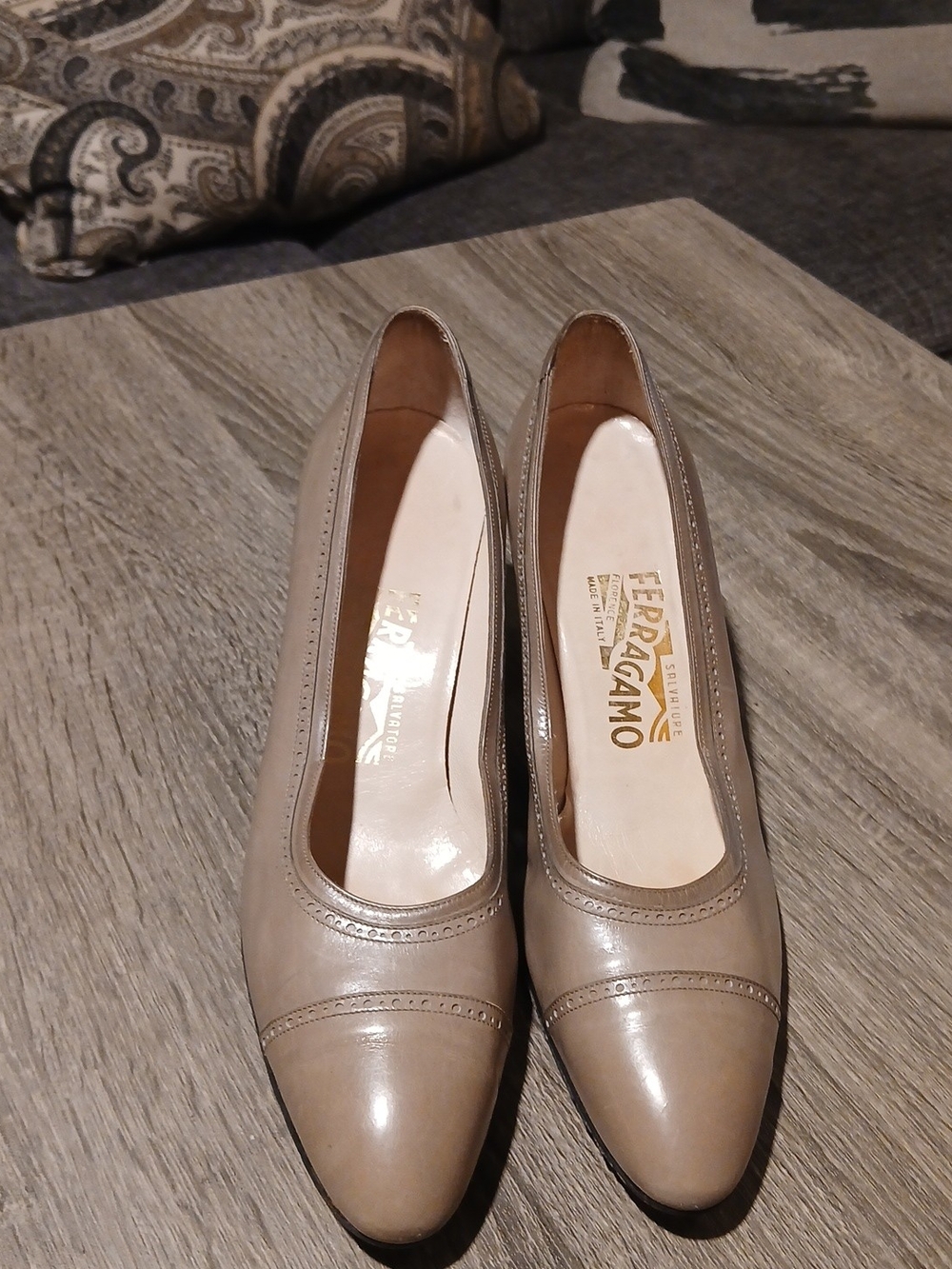 Vintage Salvatore Ferragamo Taupe Leather Brogue Cap Toe Pumps Size 9.5